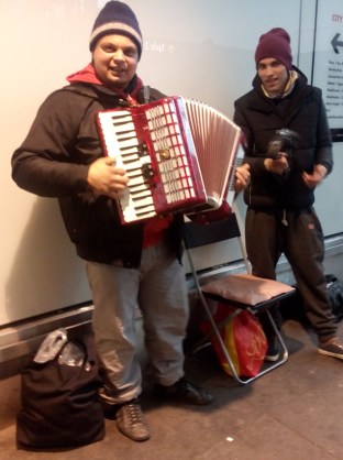 Mina vänner Johann och Felix. Johann har förlorat ett syskon då hans familj inte hade råd med sjukhuskostnaderna