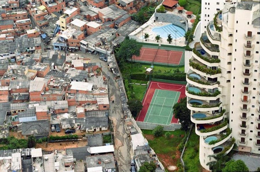 poverty-and-wealth-next-door-to-each-other-in-brazil.jpg